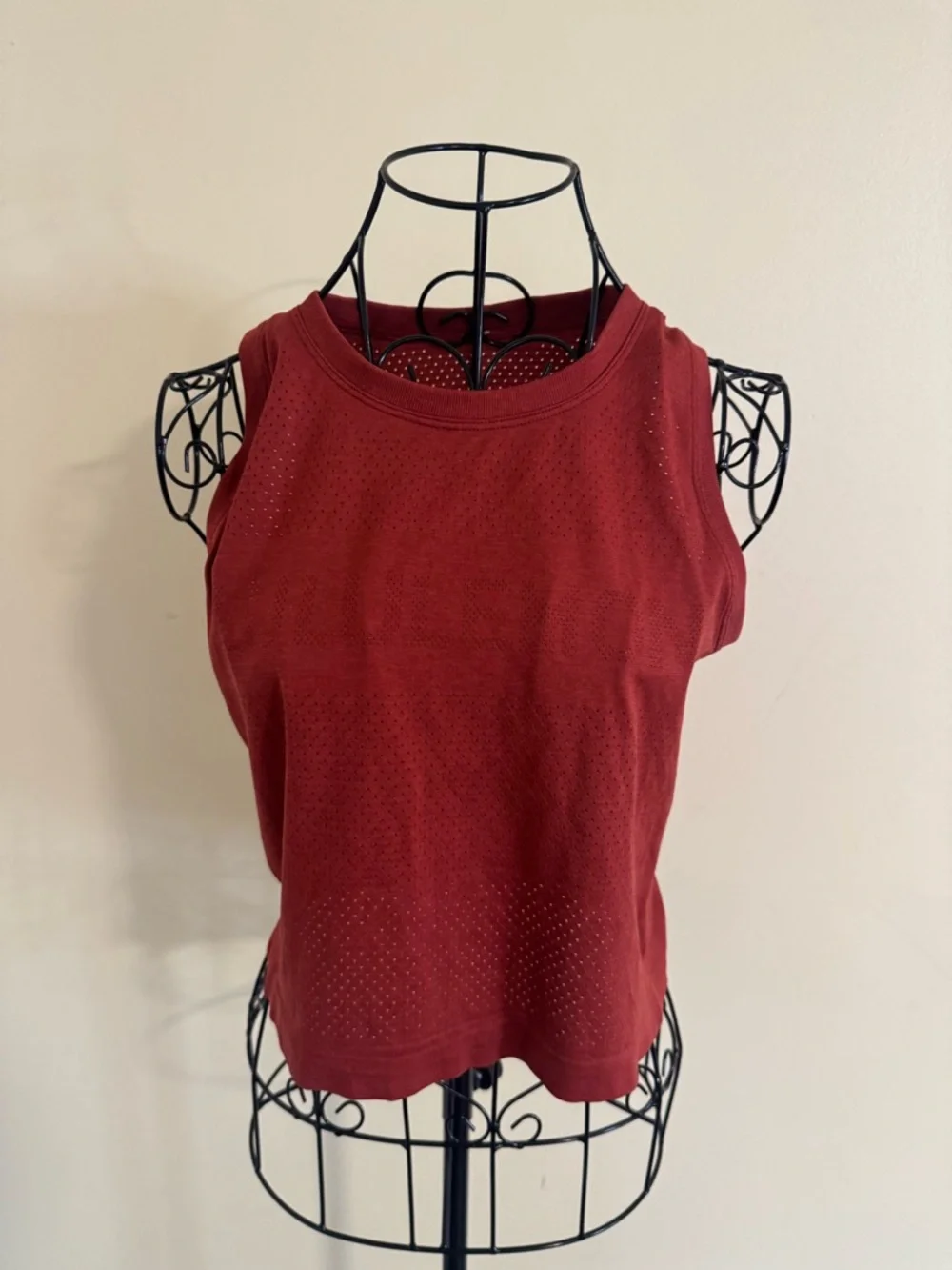 Lululemon Breeze by Muscle Crop Tank in Cayenne Size 10